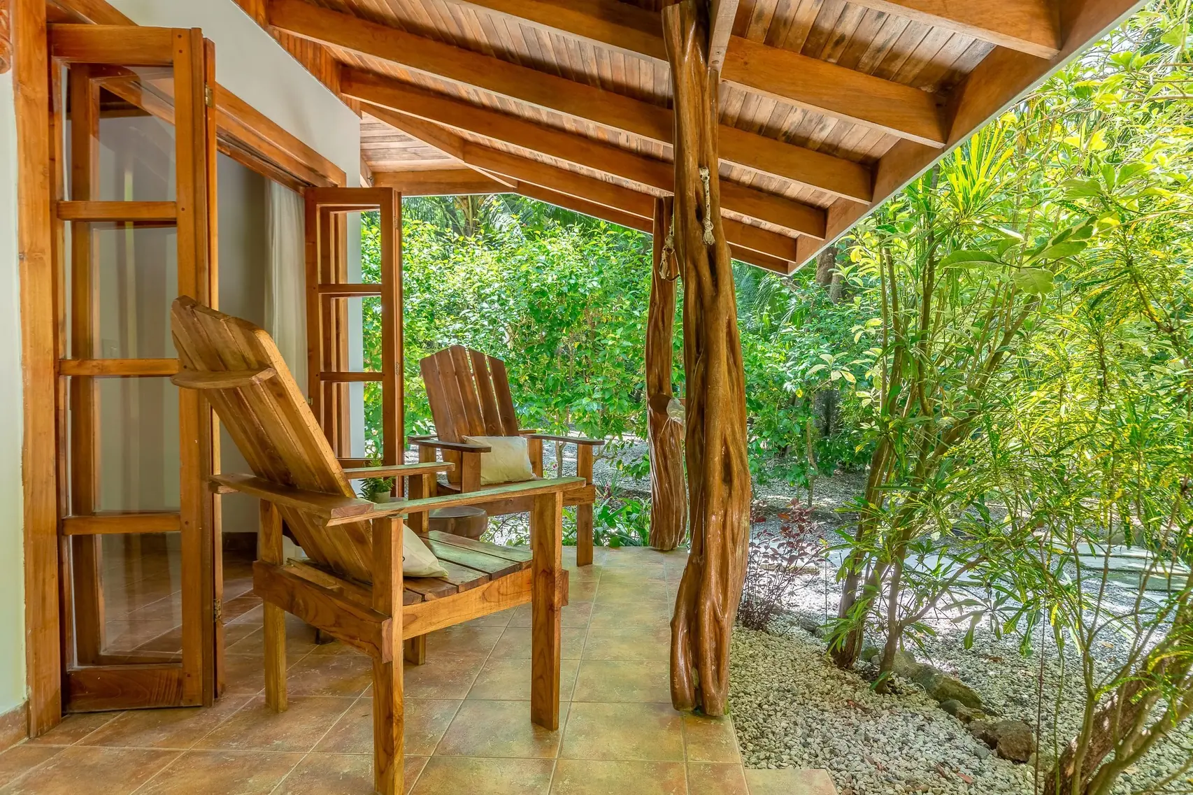 Standard King Bungalow 1 interior details at Makanas Beach Bungalows, Santa Teresa