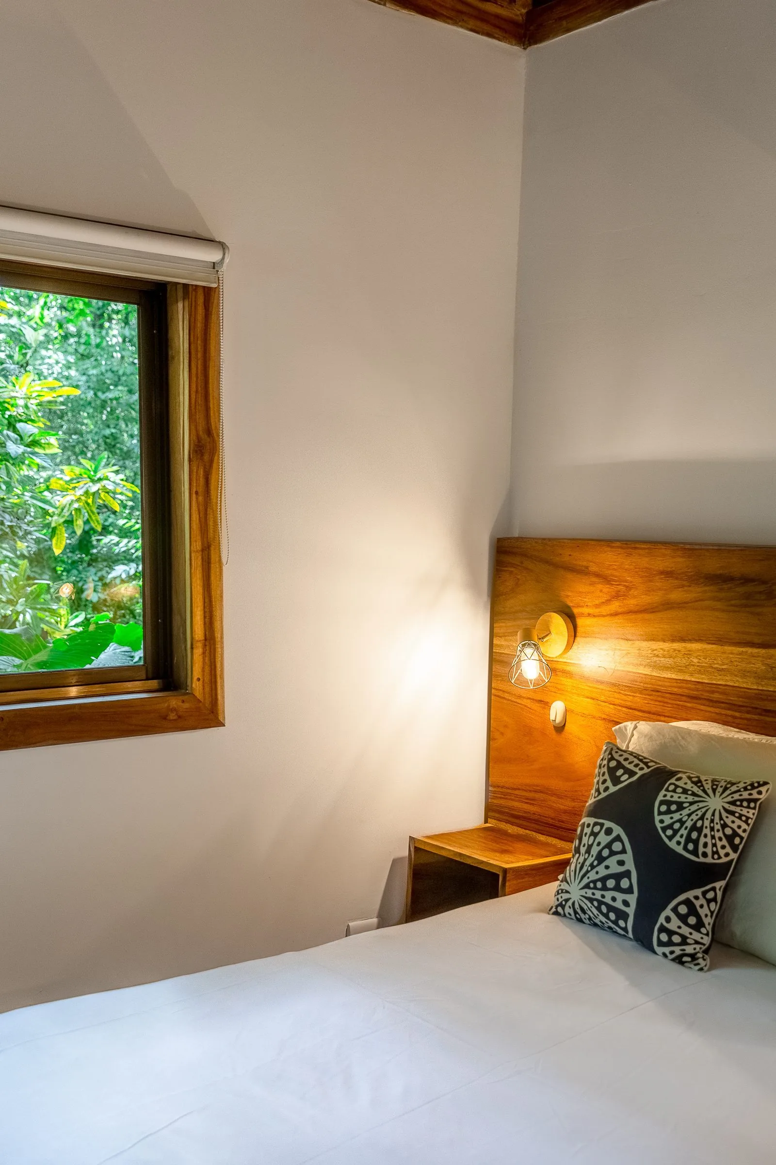 Family-friendly Double Queen Bungalow interior at Makanas Beach Bungalows