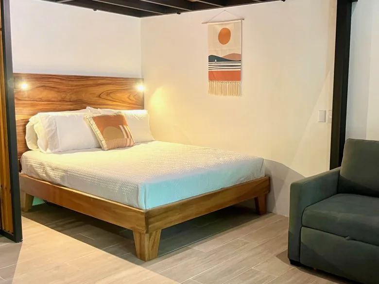 Relaxing common area at Makanas Beach Bungalows
