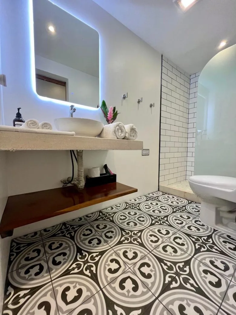 Modern bathroom in the Loft Apartment at Makanas Beach Bungalows