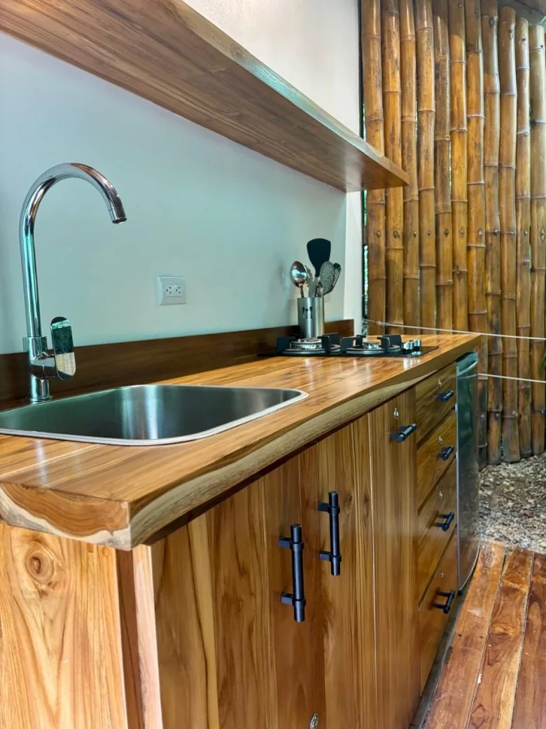Fully equipped kitchenette in the Studio Apartment at Makanas Beach Bungalows